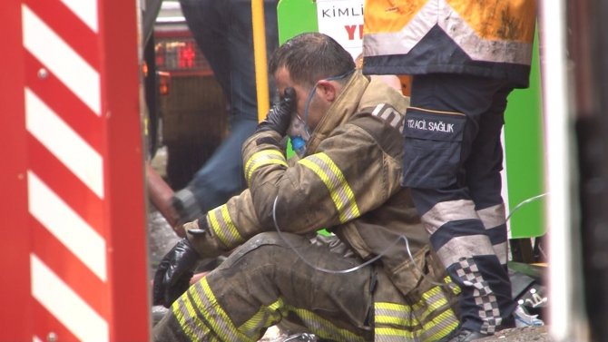 Beyoğlu'ndaki yangın büyük paniğe neden oldu