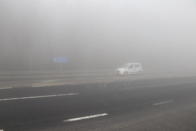 Bolu Dağı'nda göz gözü görmüyor: Görüş mesafesi 10 metreye düştü