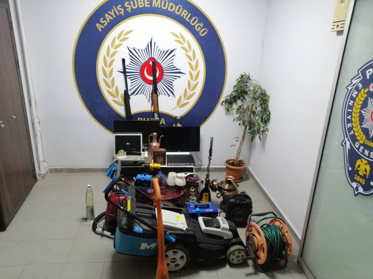 Bursa'da hırsızlık şüphelisi 8 kişi gözaltına alındı