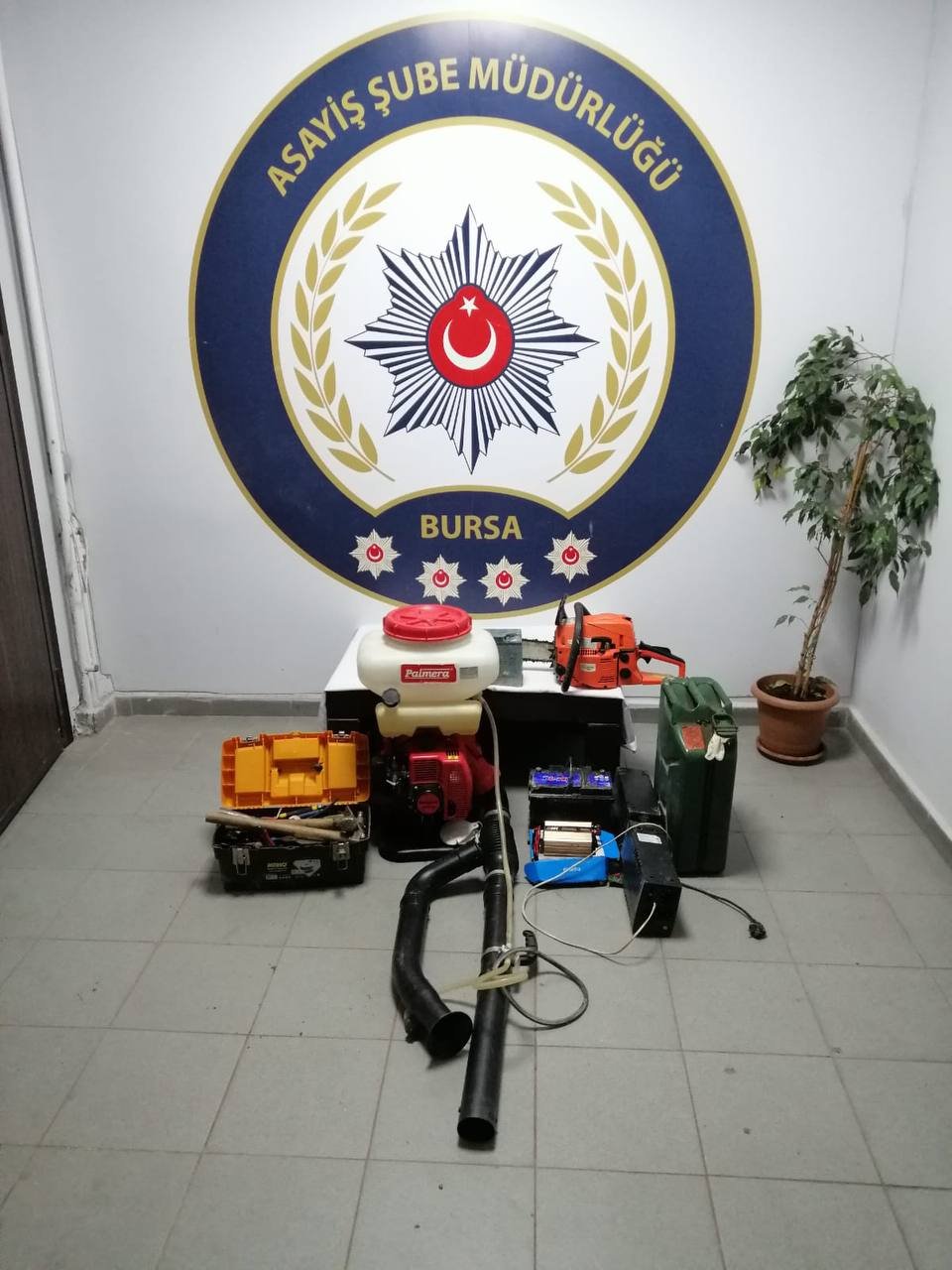 Bursa'da hırsızlık şüphelisi 8 kişi gözaltına alındı