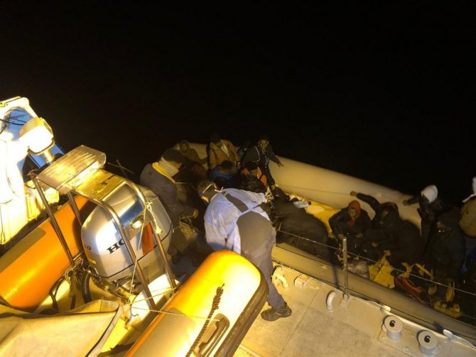 Ege Denizi'nde göçmen dramı devam ediyor! 64 düzensiz göçmen kurtarıldı