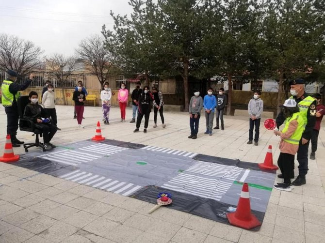 Erzincan’da öğrencilere trafik eğitimi: "Trafik Dedektifleri Projesi"