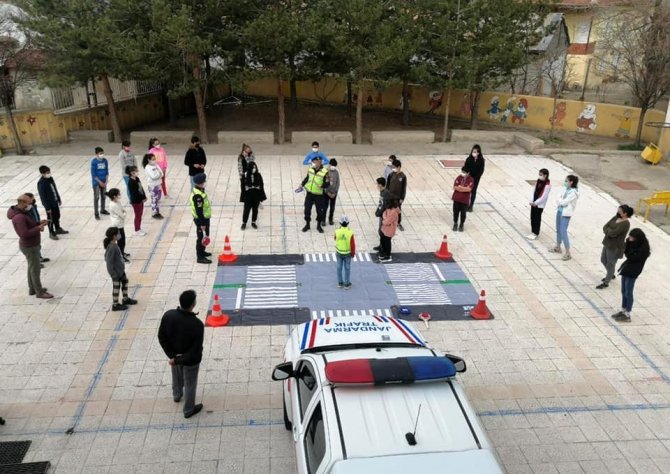 Erzincan’da öğrencilere trafik eğitimi: "Trafik Dedektifleri Projesi"