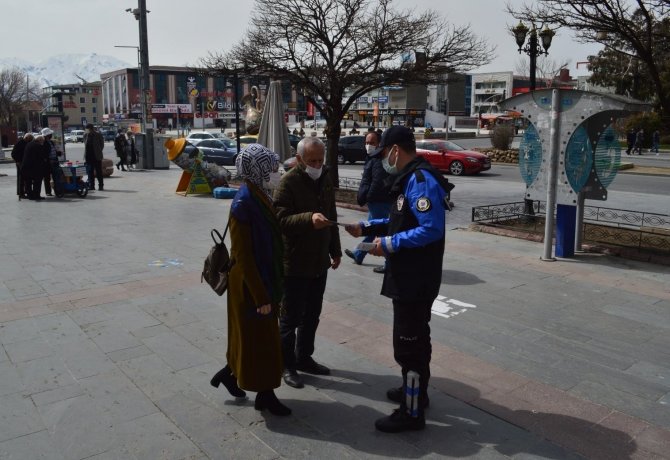 Erzincan'ın rengini maviye döndürmek için polisler harekete geçti