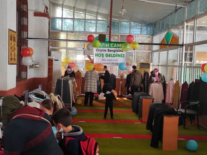 Hatay'da Ramazan yaklaşırken ihtiyaç sahipleri düşünüldü: Giysi sergisi açıldı