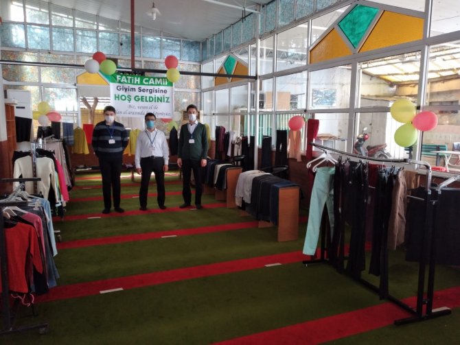 Hatay'da Ramazan yaklaşırken ihtiyaç sahipleri düşünüldü: Giysi sergisi açıldı