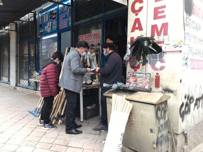 Hırsızın azmi pes dedirtti! İki kişinin zor kaldırdığı demir tezgahı, tek başına çaldı