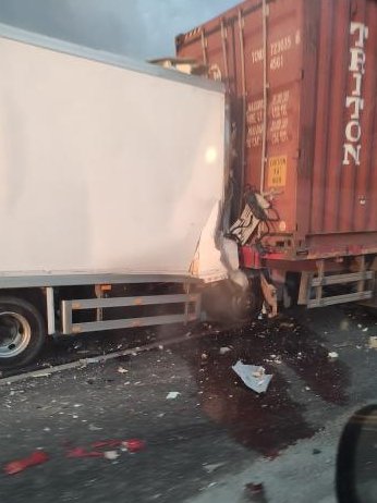 İzmir de kaza Ölü ve yaralılar var