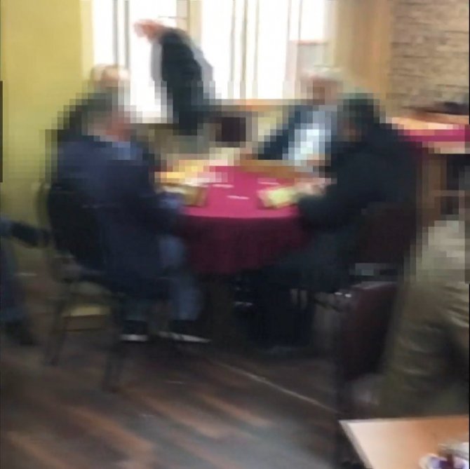 Kaçak okey oynarken yakalandılar, Ne virüse ne polise aldırdılar