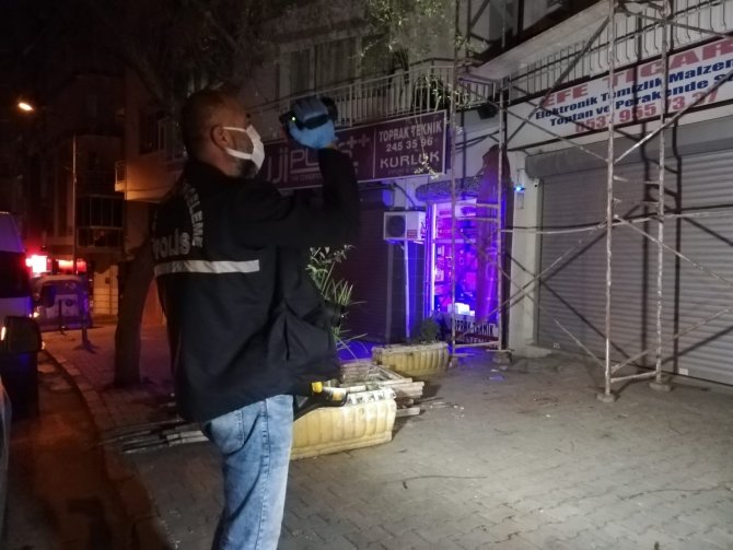 Kapı yerine balkondan gitmeye kalktı, atlarken zemine düşüp ağır yaralandı