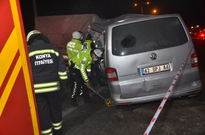 Konya Ereğli'de Minibüs tırın dorsesine arkadan çarptı: 1 ölü