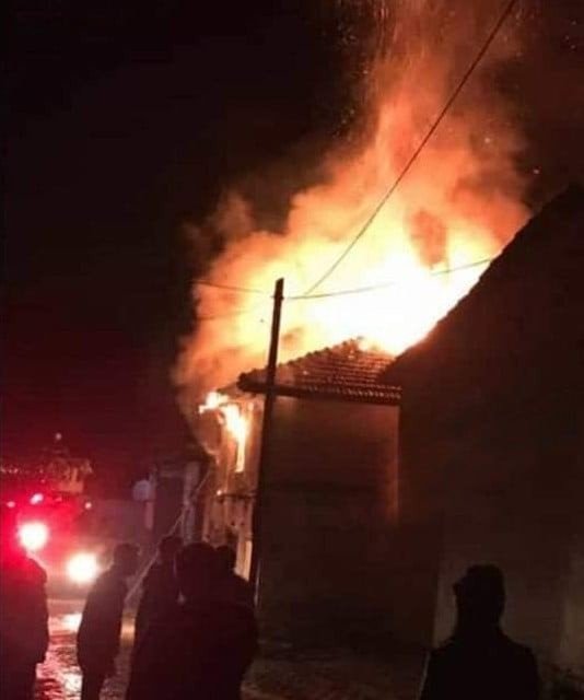 Kütahya'da bir evde çıkan yangında dumandan zehirlenen yaşlı kadın hayatını kaybetti