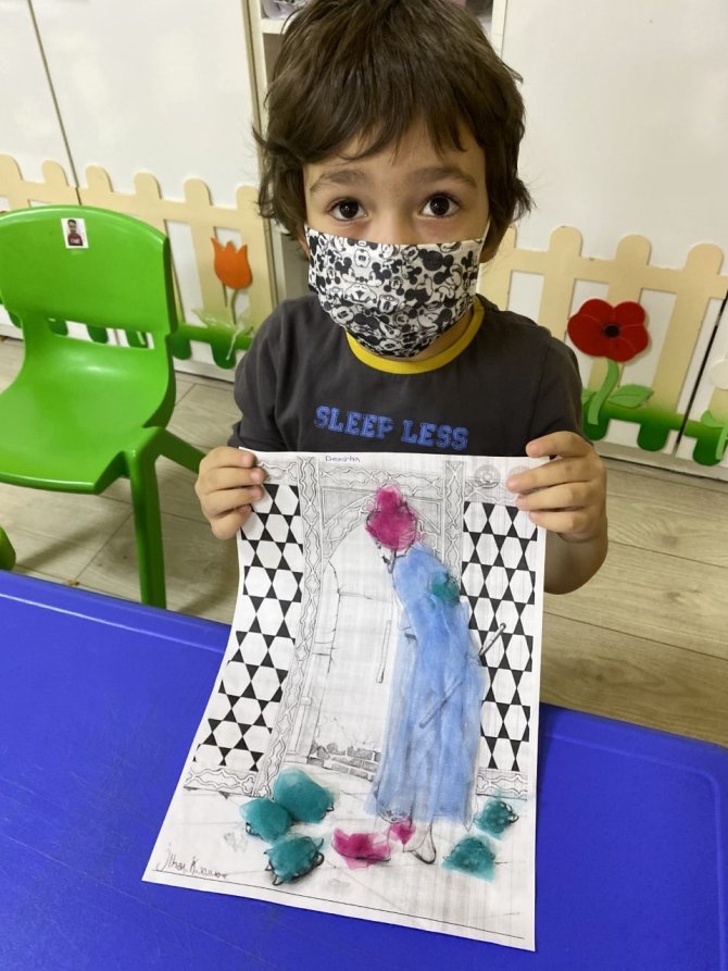 Minik eller, büyük sanat eserini işledi, Kaplumbağa Terbiyecisi eserini Buldan beziyle işlediler