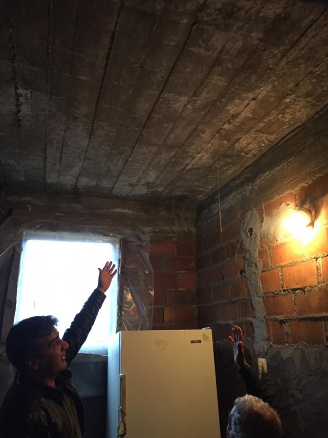 Muhtar, inşaatta yaşayan yaşlı adam için çalışmalara başladı