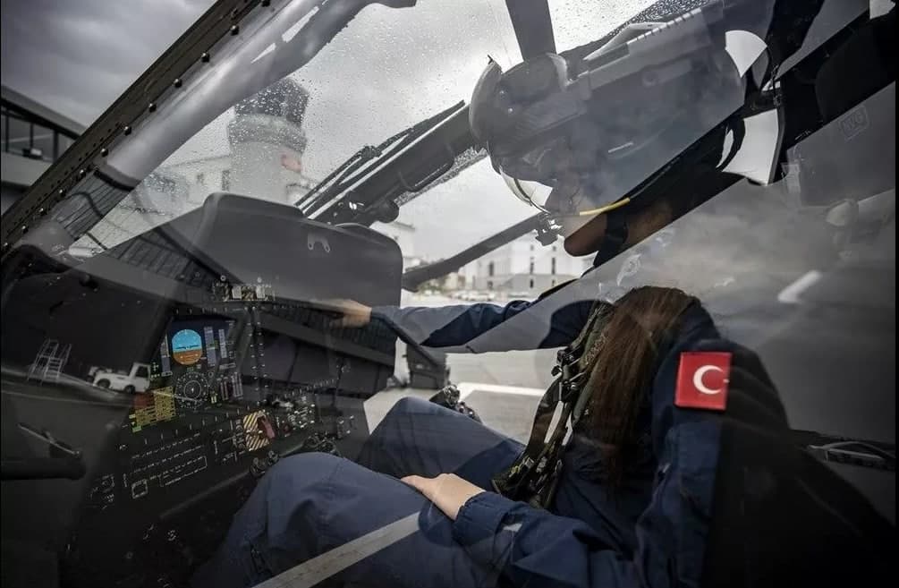 İlk kadın taarruz helikopter pilotu Özge Karabulut kimdir? Kaç yaşında? | Pilot Özgr Karabulut