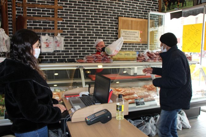 Şehit ailelerinin ücretsiz alışveriş yapabildiği kasap takdir topladı