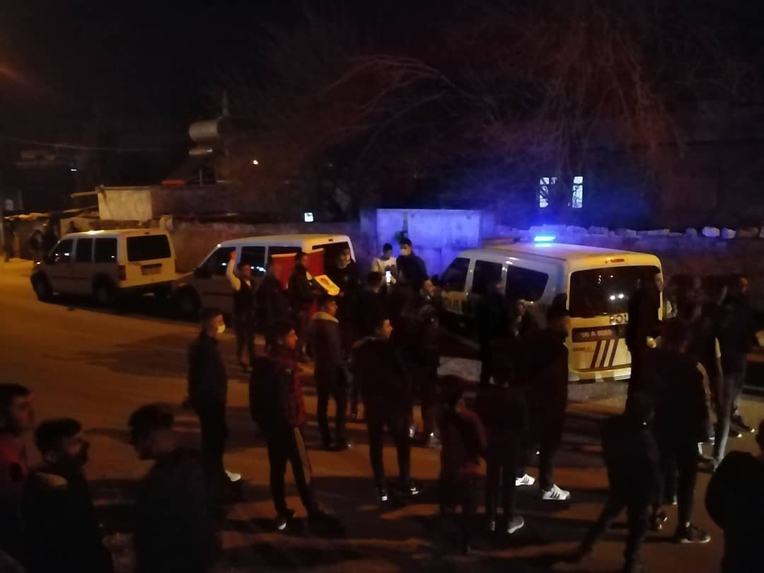 Siirtli gençler Polisi arayarak kavga var dedi gelen polisler şaştı kaldı