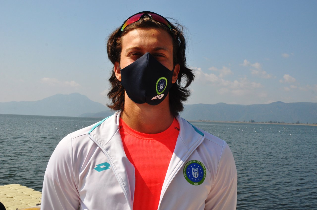 Soğuk sularda şampiyonluk mücadelesi! Antrenör baba, Kano Milli Takımı için oğlunu yarışlara hazırlıyor