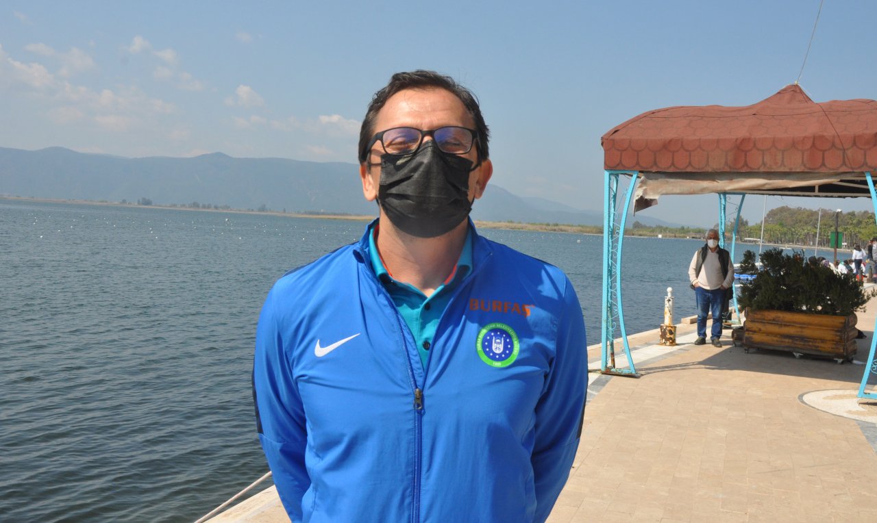 Soğuk sularda şampiyonluk mücadelesi! Antrenör baba, Kano Milli Takımı için oğlunu yarışlara hazırlıyor