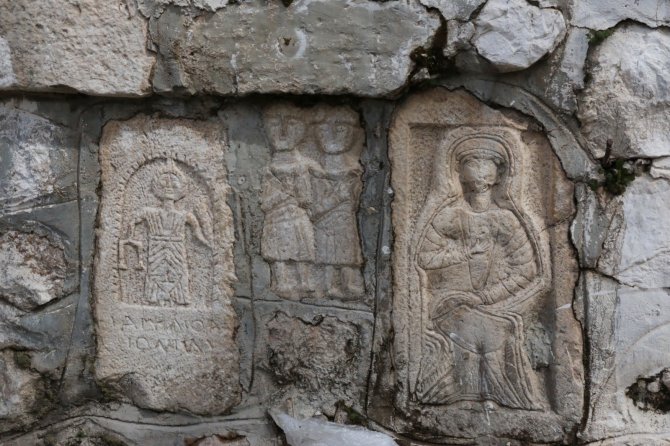 Tarihi eserleri vermek istemediler! Mahalleli ve ekipler arasında tarihi eser gerginliği