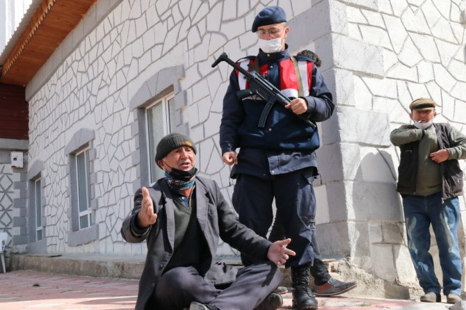 Tarihi eserleri vermek istemediler! Mahalleli ve ekipler arasında tarihi eser gerginliği