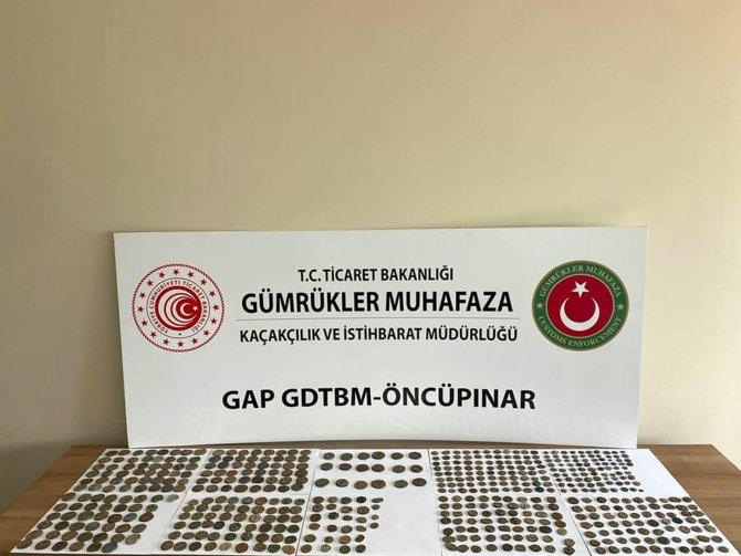 Tarihi sikkeleri yurda sokarken yakalandılar! Sınır kapısında 544 adet tarihi sikke ele geçirildi