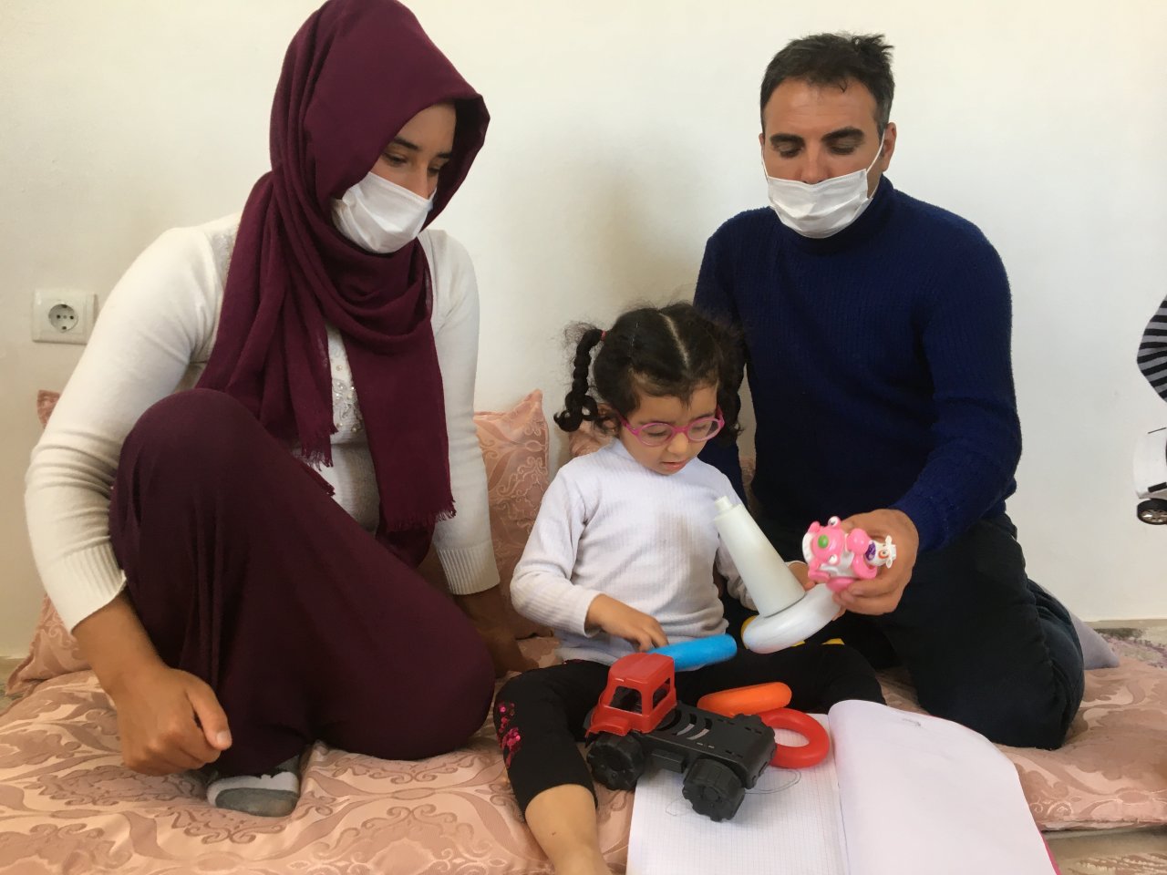 Tedavi parasını hırsızların çaldığı görme engelli Nehir'in masrafını Göz Vakfı üstlendi