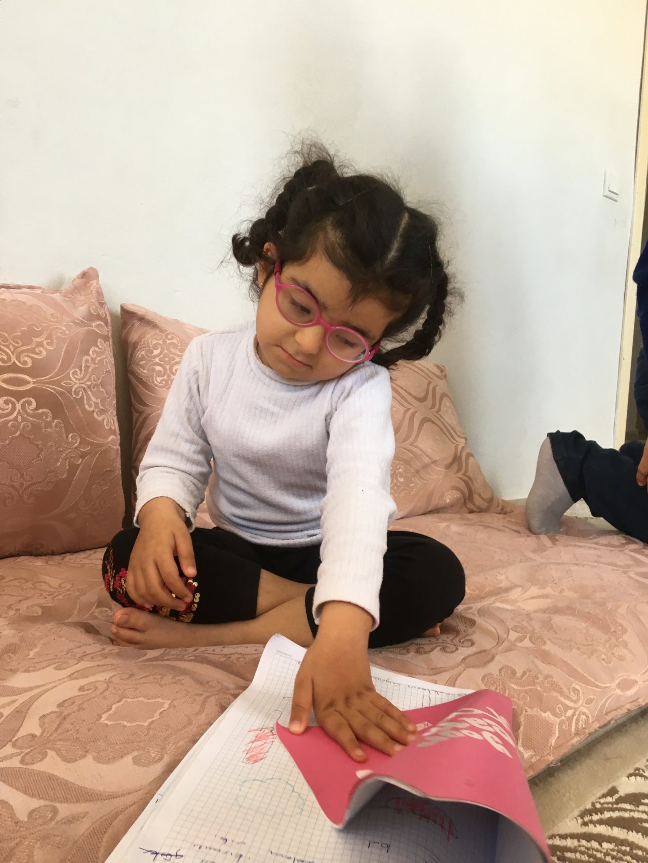 Tedavi parasını hırsızların çaldığı görme engelli Nehir'in masrafını Göz Vakfı üstlendi