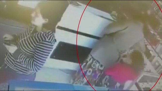 Tedirgin halleri polisin dikkatinden kaçmadı! Arnavutköy’de şüphe üzerine durdurulan kadınlar, telefon hırsızı çıktı