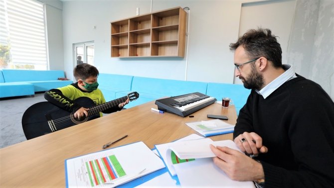 Ücretsiz müzik eğitimlerinde yetenekler keşfedildi