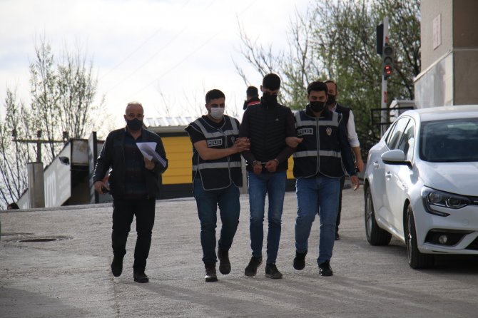 18 yaşındaki Emine Fulya Akçelebi'yi bıçaklayarak katletmişti, o cani adliyeye sevk edildi