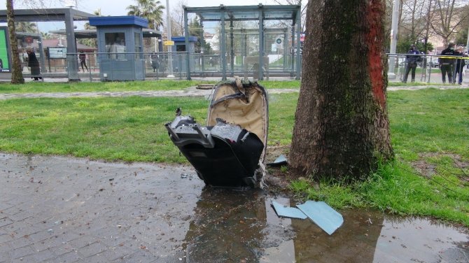 Ağacın yanına bırakılan şüpheli valiz tramvay seferlerinin durmasına neden oldu