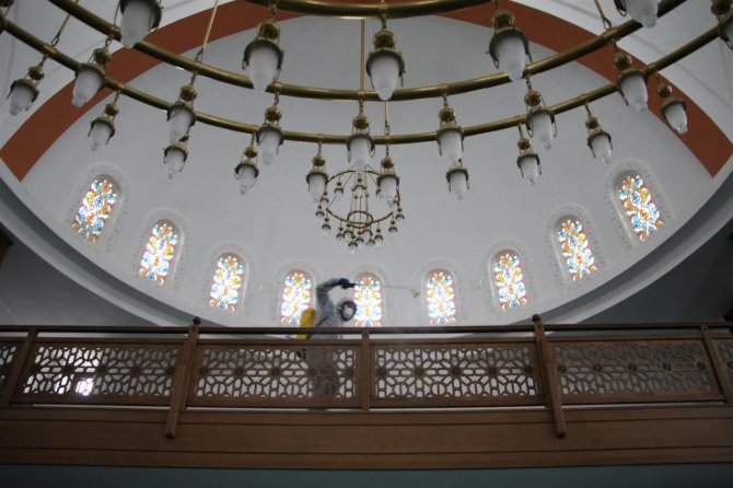 Akyazı Belediyesi'nden gül kokusu esanslı dezenfekte