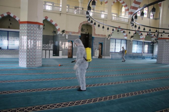 Akyazı Belediyesi'nden gül kokusu esanslı dezenfekte