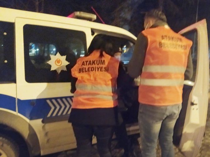 Atakum Belediyesi polislere sıcak çorba ikramında bulunuyor