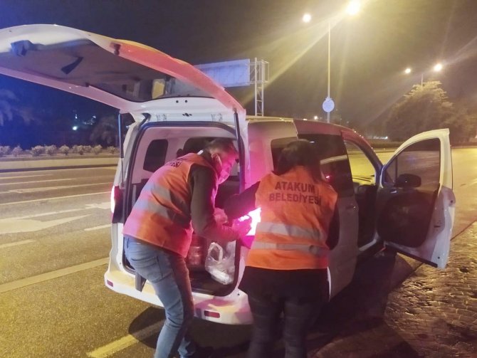 Atakum Belediyesi polislere sıcak çorba ikramında bulunuyor