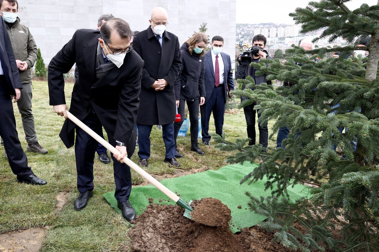 Bakan Dönmez'den kamu binalarında enerji verimliliği açıklaması "2023'e kadar 870 milyon lira tasarruf sağlanacak"