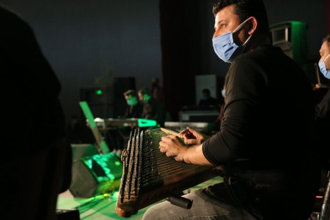 Balıkesir'in Edremit Belediye Başkanı pandemiden olumsuz etkilenen Roman müzisyenlere müjdeyi verdi