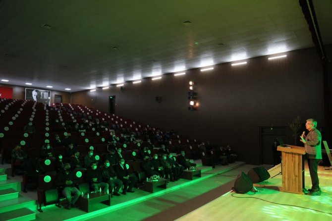 Balıkesir'in Edremit Belediye Başkanı pandemiden olumsuz etkilenen Roman müzisyenlere müjdeyi verdi