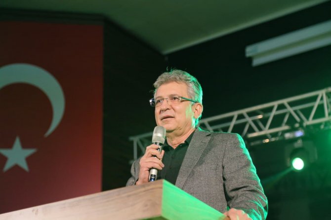 Balıkesir'in Edremit Belediye Başkanı pandemiden olumsuz etkilenen Roman müzisyenlere müjdeyi verdi