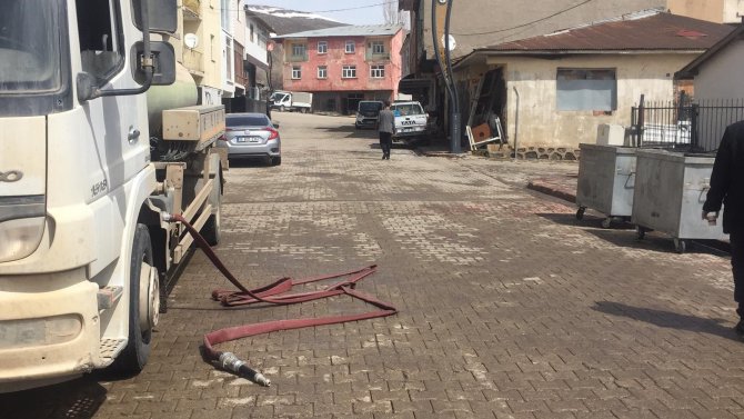 Belediye ekipleri Karlıova'da bahar temizliğine başladı