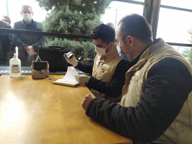 Denetim sırasında ceza yiyen işletmeci basın mensuplarına tepki gösterdi