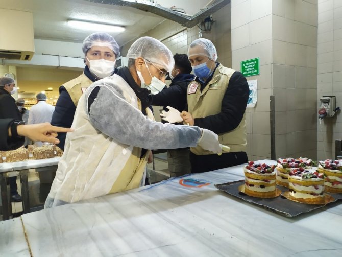 Denetim sırasında ceza yiyen işletmeci basın mensuplarına tepki gösterdi