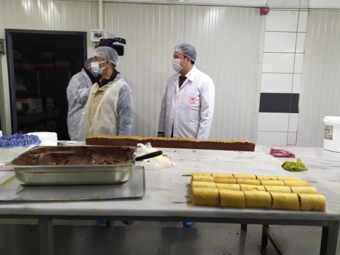 Denetim sırasında ceza yiyen işletmeci basın mensuplarına tepki gösterdi