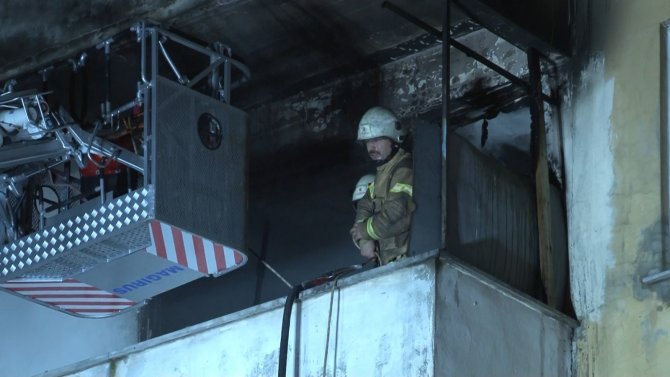 Elektrikli ısıtıcıyı açık unutup uyuyan vatandaş alevlere uyandı