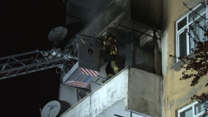 Elektrikli ısıtıcıyı açık unutup uyuyan vatandaş alevlere uyandı