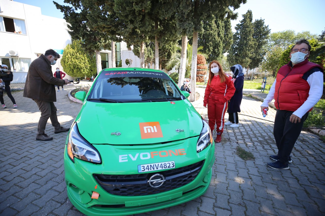 Engelli öğrencilere ralli pilotları sürprizi! "Trafikte güvenlik" eğitimi verildi