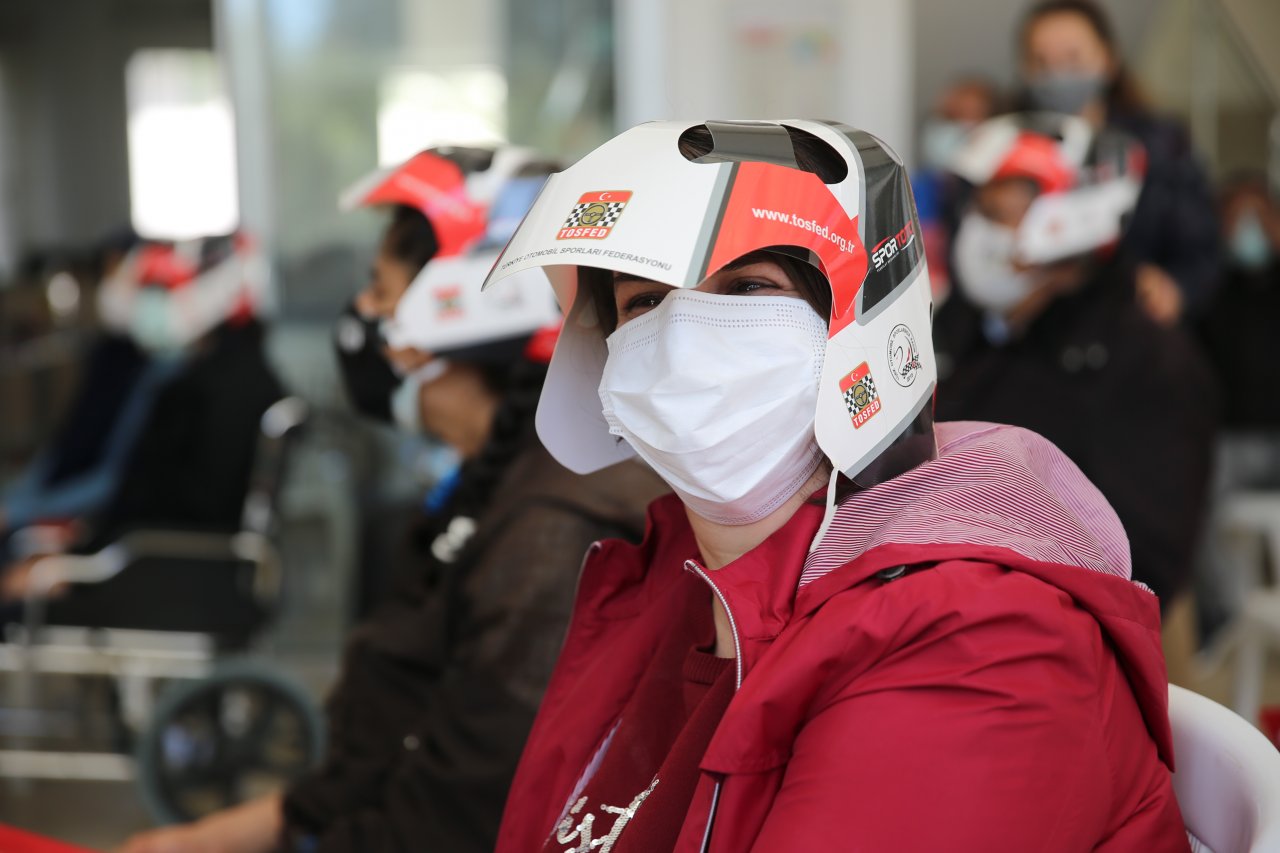 Engelli öğrencilere ralli pilotları sürprizi! "Trafikte güvenlik" eğitimi verildi