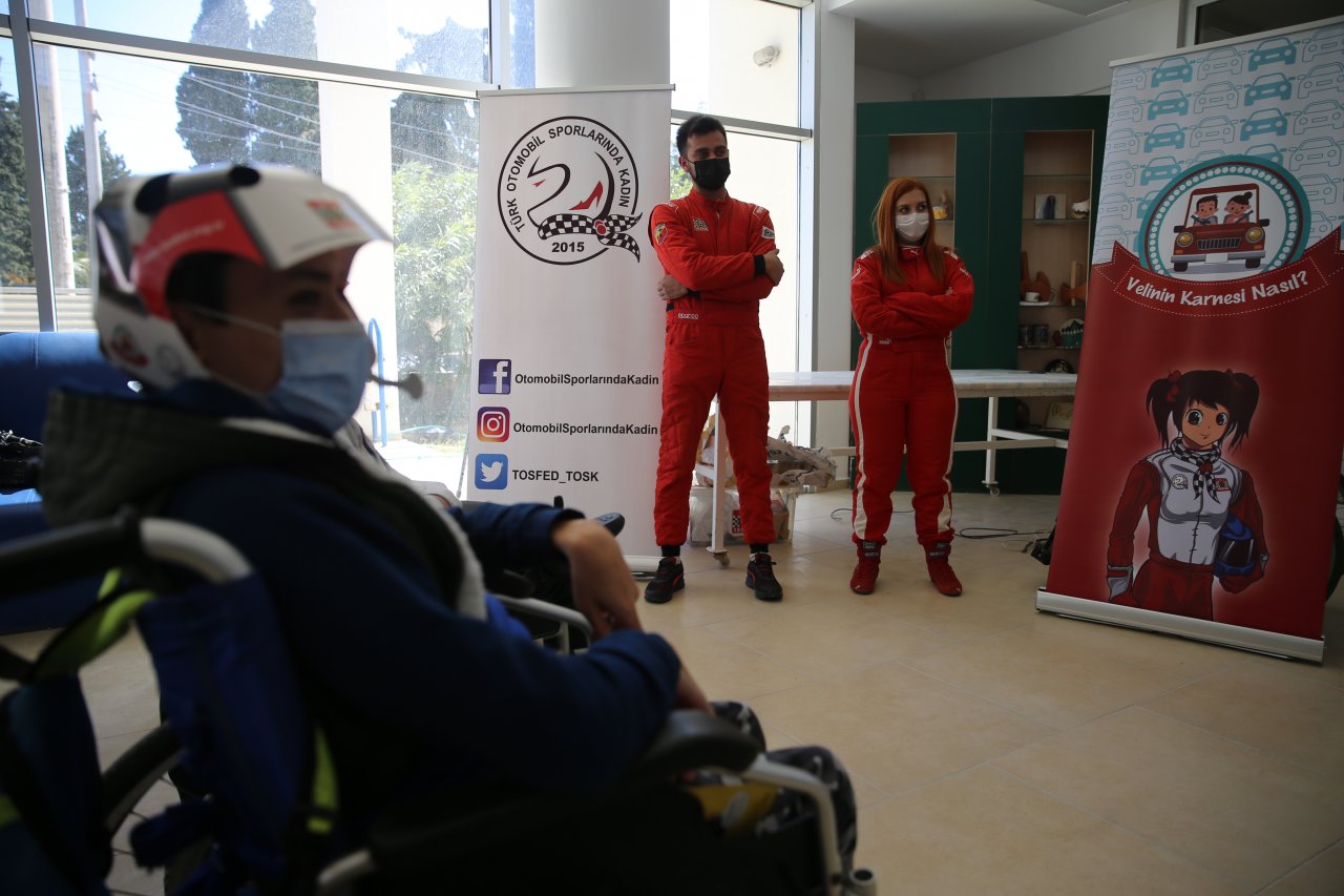 Engelli öğrencilere ralli pilotları sürprizi! "Trafikte güvenlik" eğitimi verildi