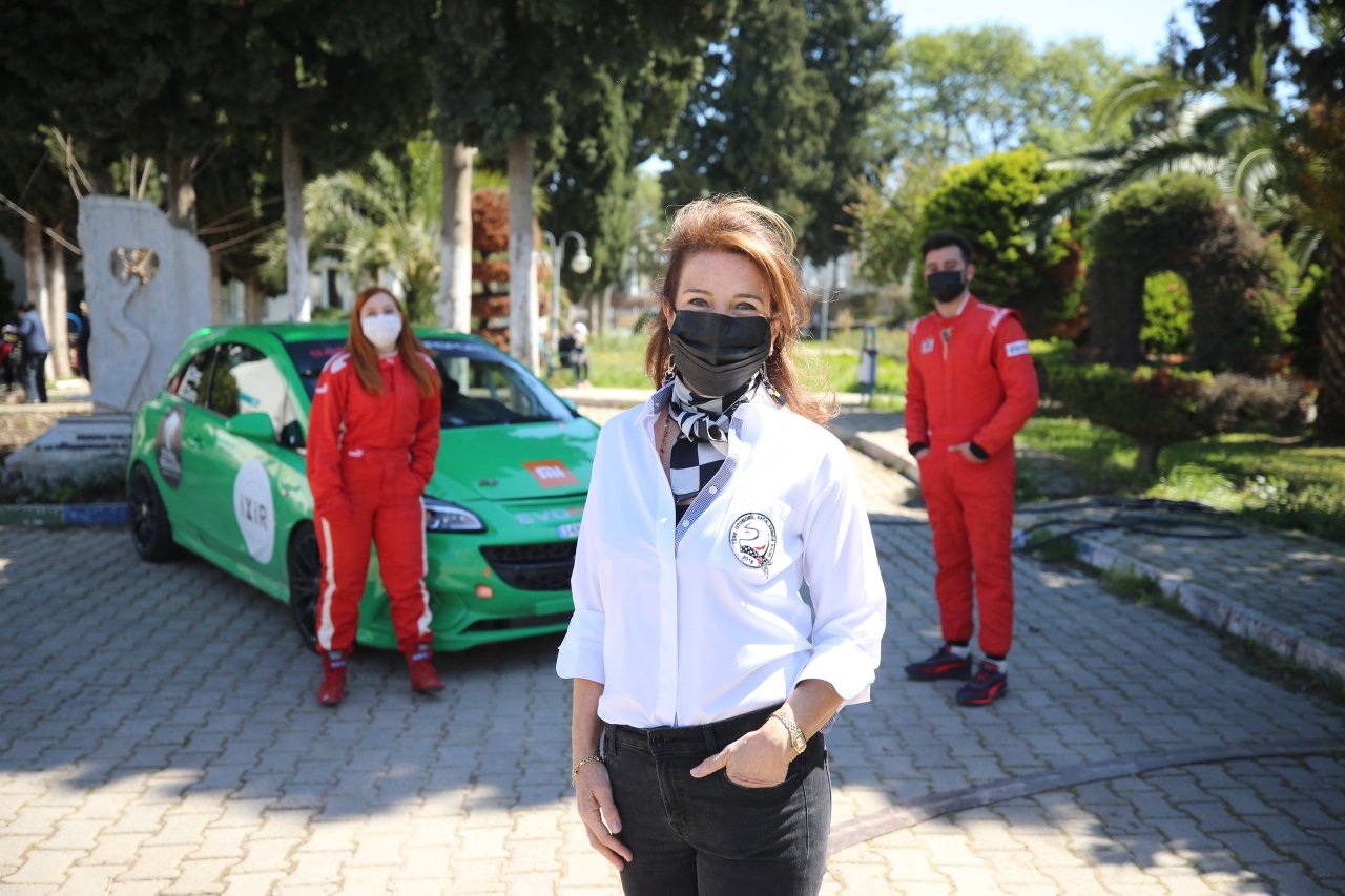 Engelli öğrencilere ralli pilotları sürprizi! "Trafikte güvenlik" eğitimi verildi